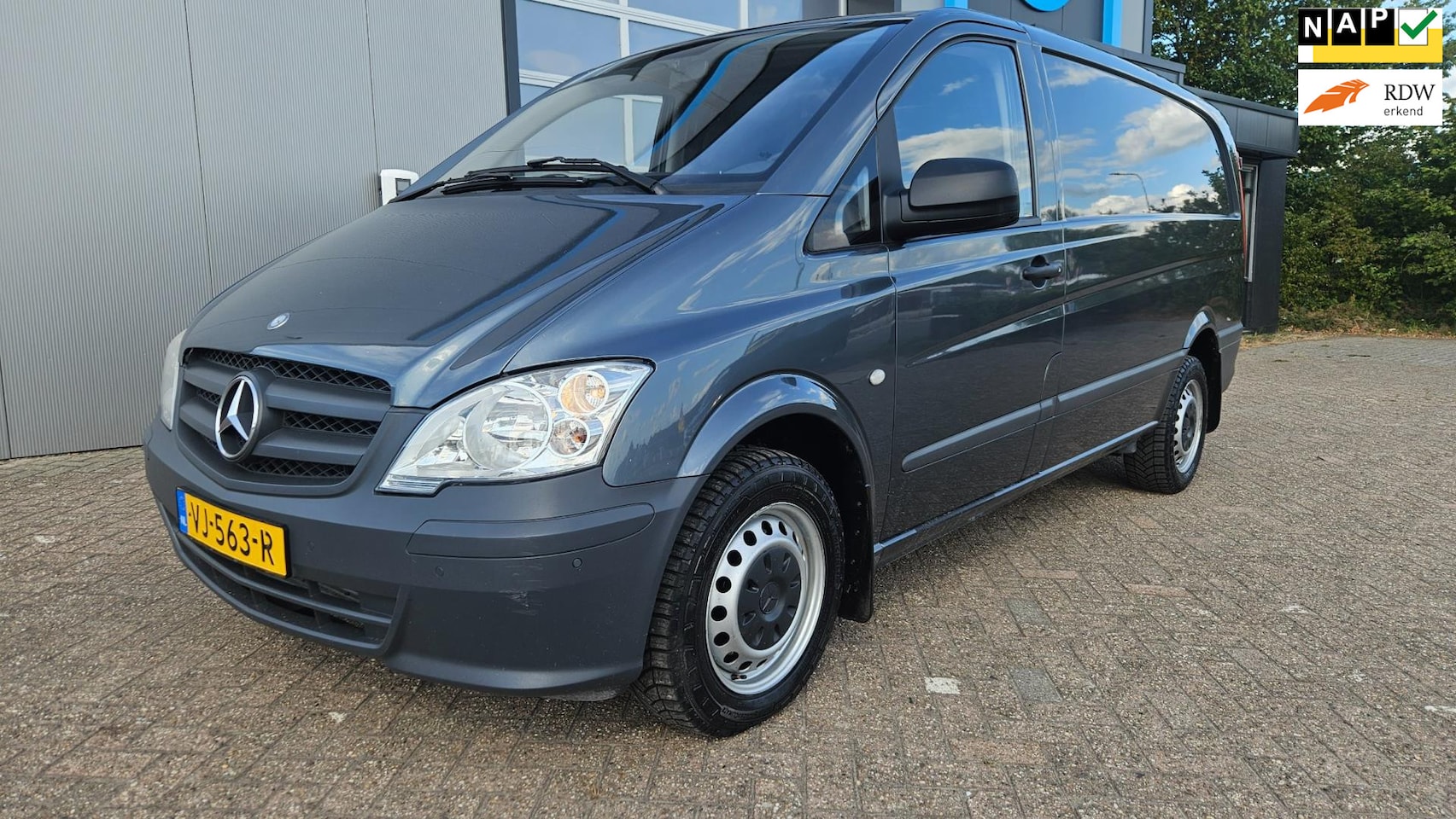 Mercedes-Benz Vito - 116 CDI 320 Lang HD | Clima | Trekhaak | PDC | 3 persoons - AutoWereld.nl
