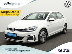 Volkswagen Golf - 1.4 TSI 204 pk DSG GTE | Navigatie Discover Pro | Stoelverwarming | Parkeersensoren voor/a