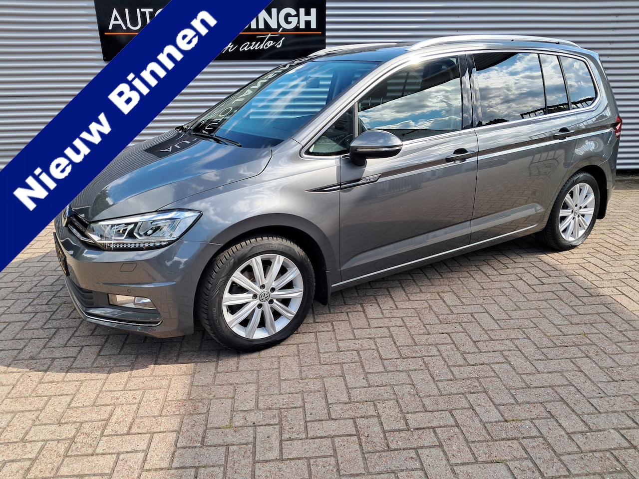 Volkswagen Touran - 1.4 TSI Highline R-Line 7persoons met automaat en schuif/kanteldak! | Clima | Cruise | Nav - AutoWereld.nl