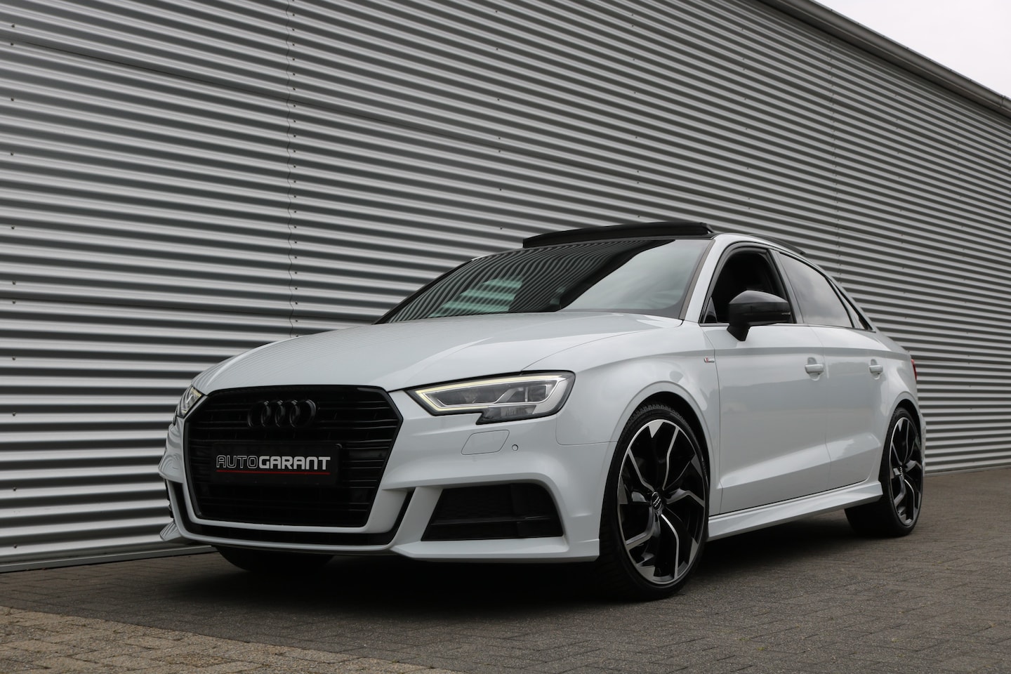 Audi A3 Limousine - 35 TFSI S-Line (54.567Km Orig NL! NAP! Panoramadak Sportleder Navi Full-Led 19InchLMV Pdc - AutoWereld.nl