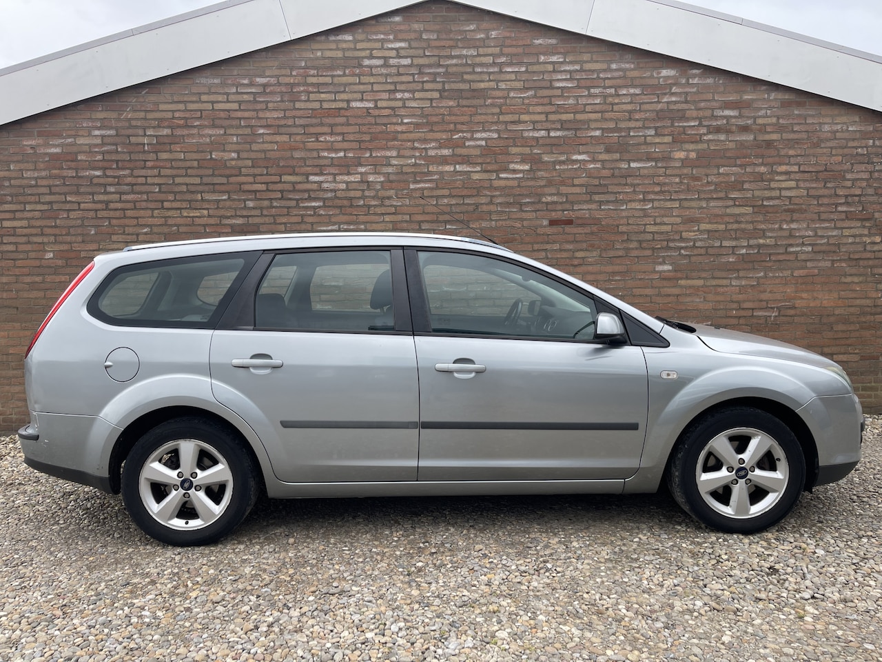 Ford Focus Wagon - 1.6-16V First Edition 1.6-16V First Edition - AutoWereld.nl