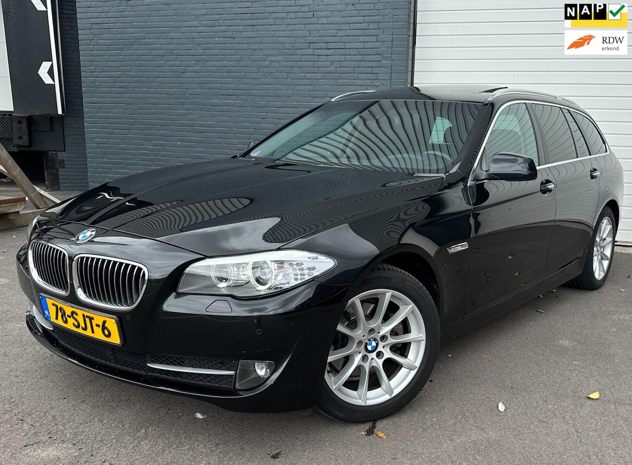 BMW 5-serie Touring - 523i High Executive VOLO-H/PANO/AUTO/LEDER/NAVI/MEMORY - AutoWereld.nl