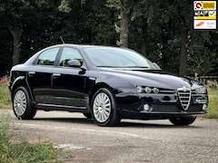 Alfa Romeo 159 - 1.9 JTS Distinctive | Org. NL | Clima | Cruise | LMV | Elektr. ramen | Licht & regen senso