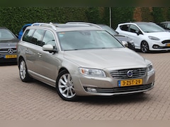 Volvo V70 - 2.0 D4 Summum 171.462 km / Schuifdak / Leder / Standverwarming / 17'' / Navigatie / Parkee