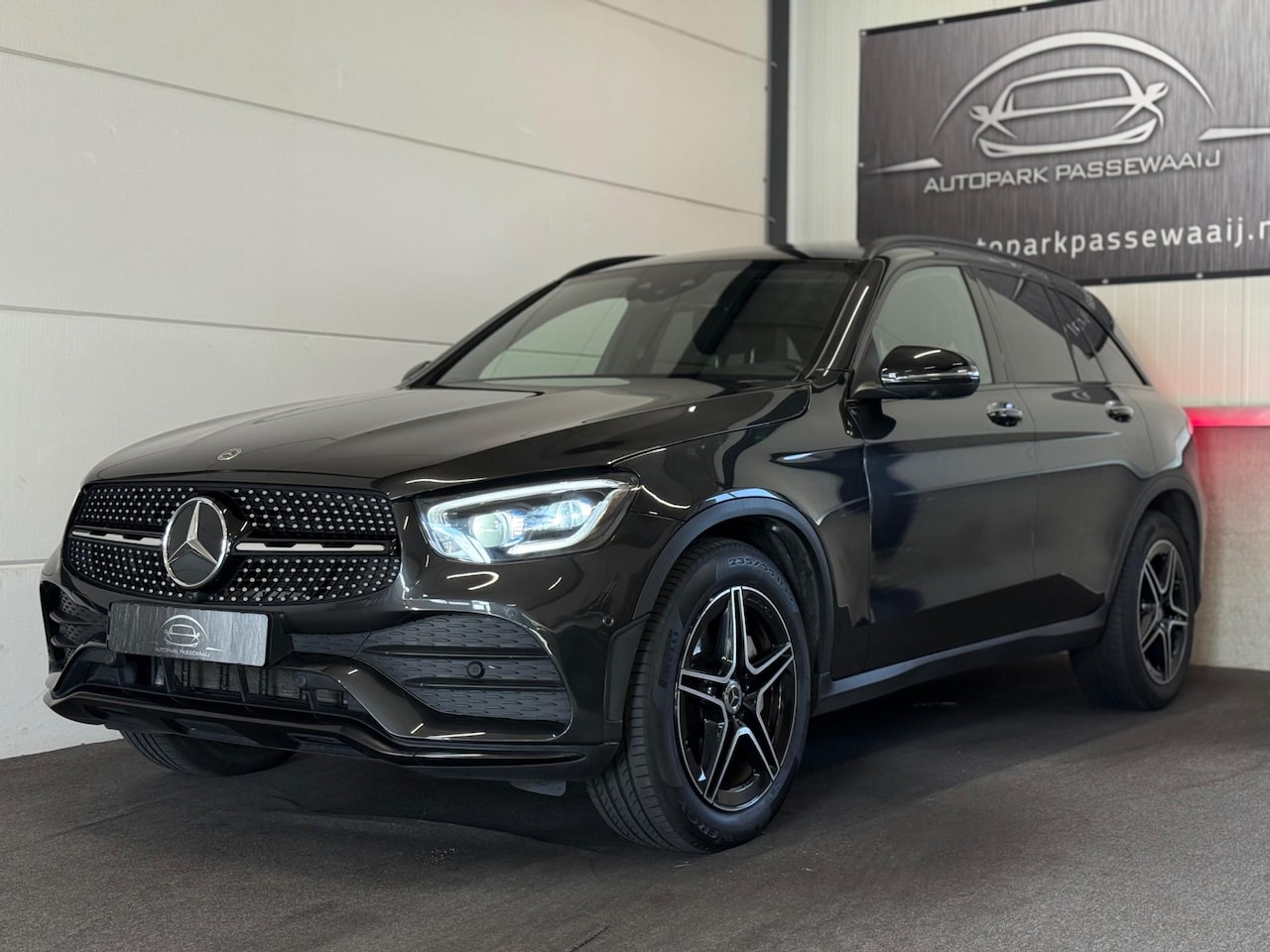 Mercedes-Benz GLC-klasse - 200 AMG 4MATIC Pano, Virtual Cockpit, Sfeerverlichting, Cruise Control, Trekhaak, Apple Ca - AutoWereld.nl