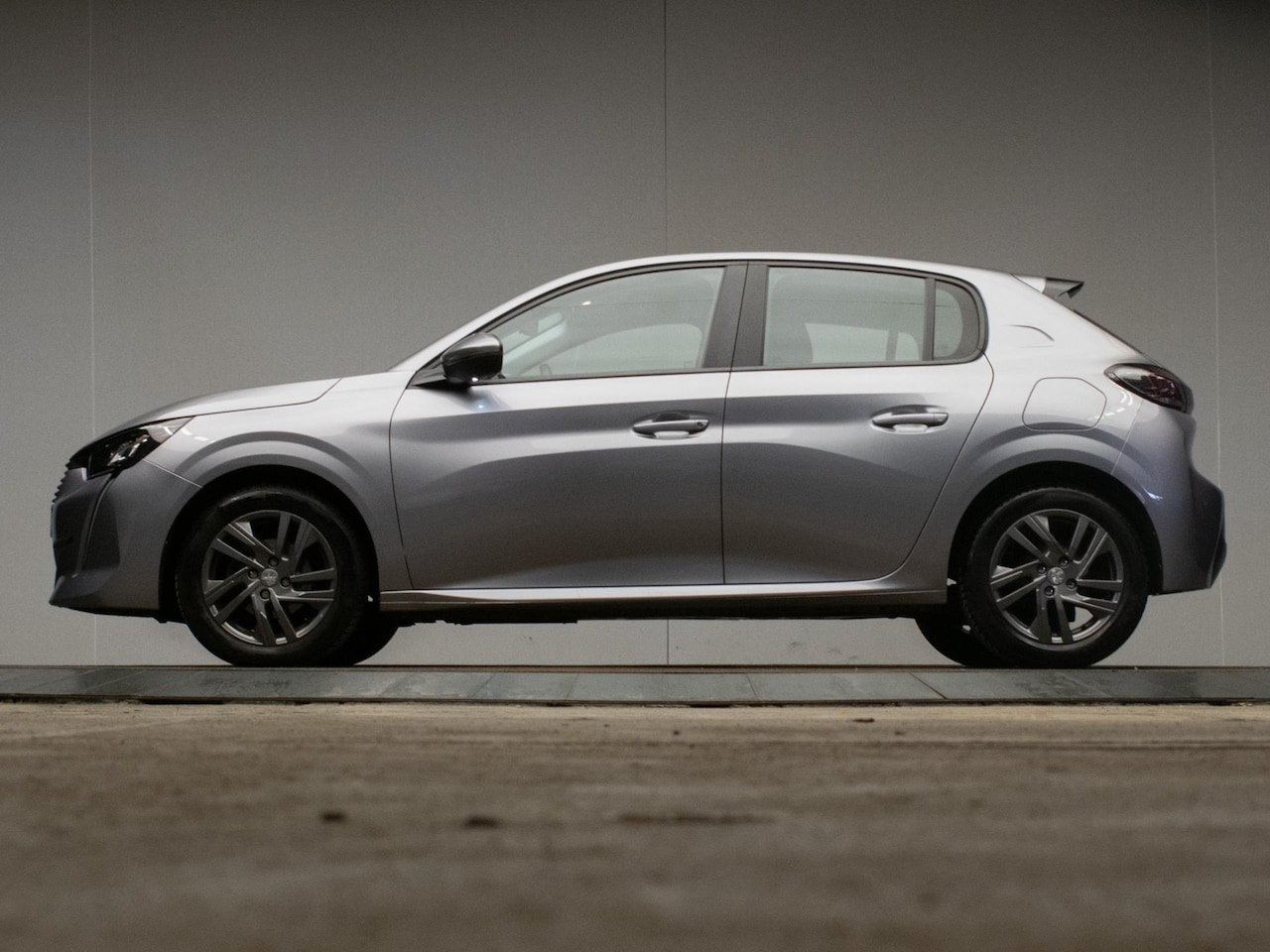 Peugeot 208 - 1.2 PureTech Blue Lease Active Sport (APPLE CARPLAY,NAVI,CRUISE,CLIMATE,PDC,LED,DAB,SPORTS - AutoWereld.nl