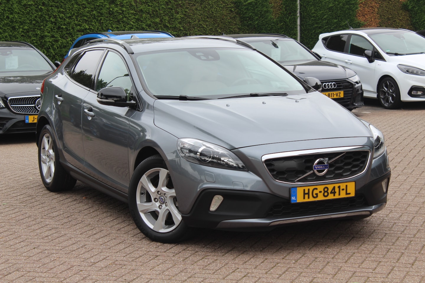 Volvo V40 Cross Country - 2.0 T4 Summum AWD / Trekhaak / Leder / Navigatie / 17'' / Keyless / Bliss / Xenon / Stoelv - AutoWereld.nl