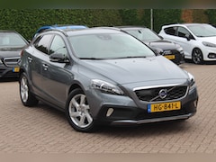 Volvo V40 Cross Country - 2.0 T4 Summum AWD 5CIL. / Trekhaak / Leder / Navigatie / 17'' / Keyless / Bliss / Xenon /