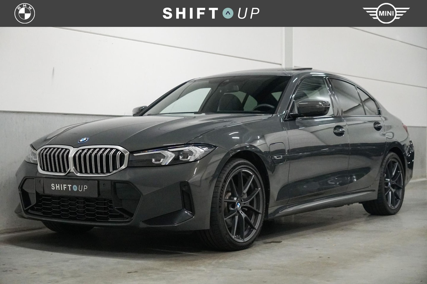 BMW 3-serie - 330e xDrive M-Sport | Schuifdak | Elektr. Trekhaak - AutoWereld.nl