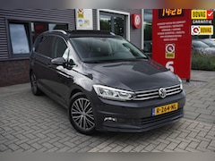 Volkswagen Touran - 1.5 TSI Comfortline 7p / Lederen bekleding / Stoelverwarming / Pano / Elek. voorstoelen /