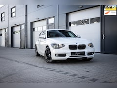 BMW 1-serie - 116i Sport Automaat (136pk) 5-drs NAVI STOELVERWARMING