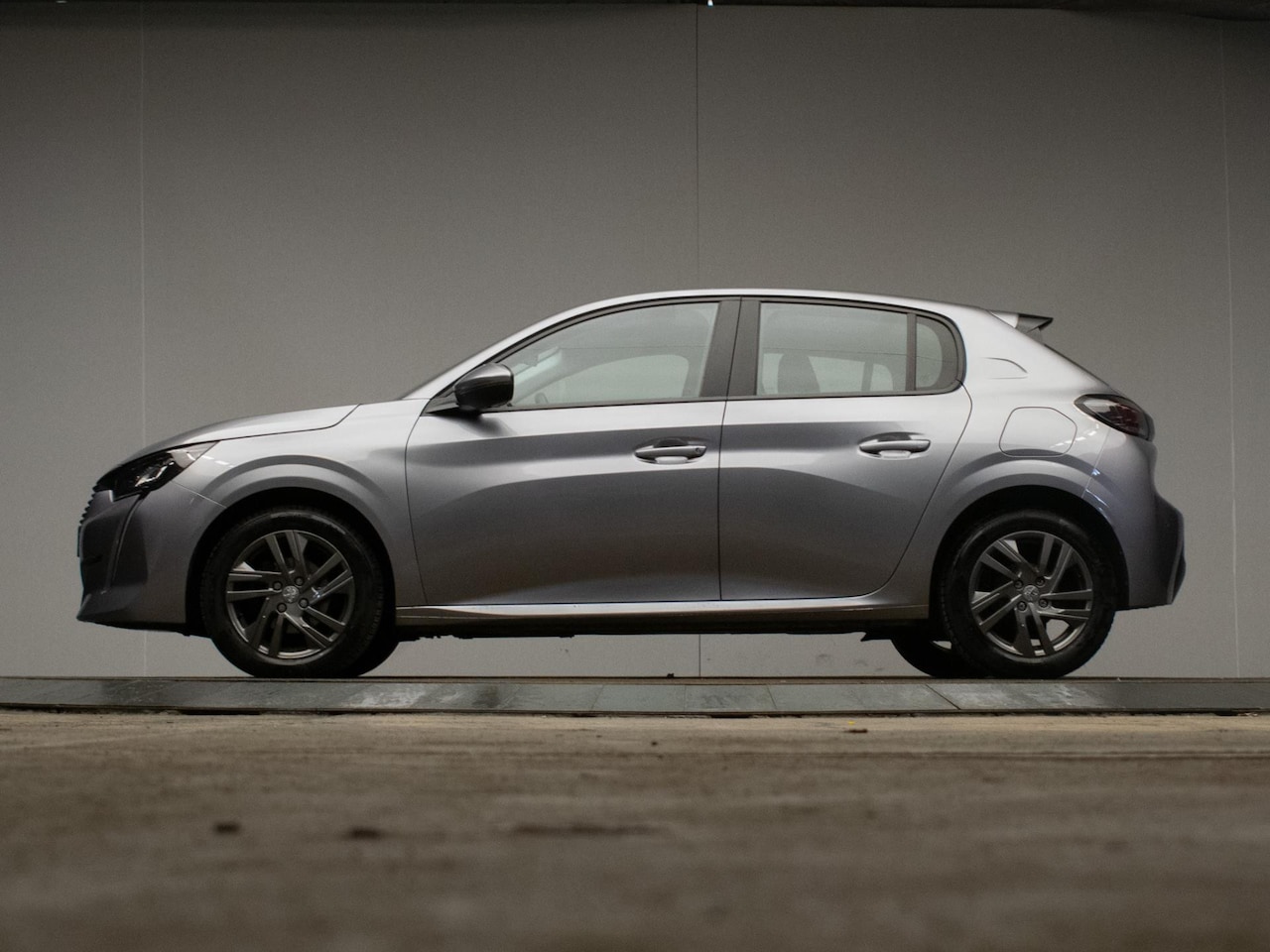 Peugeot 208 - 1.2 PureTech Blue Lease Active Sport (APPLE CARPLAY,NAVI,CRUISE,LED,PDC,CLIMATE,DAB,SPORTS - AutoWereld.nl