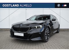 BMW 5-serie Touring - 550e xDrive M Sport Automaat / Panoramadak / Trekhaak / Stoelventilatie / Adaptief onderst
