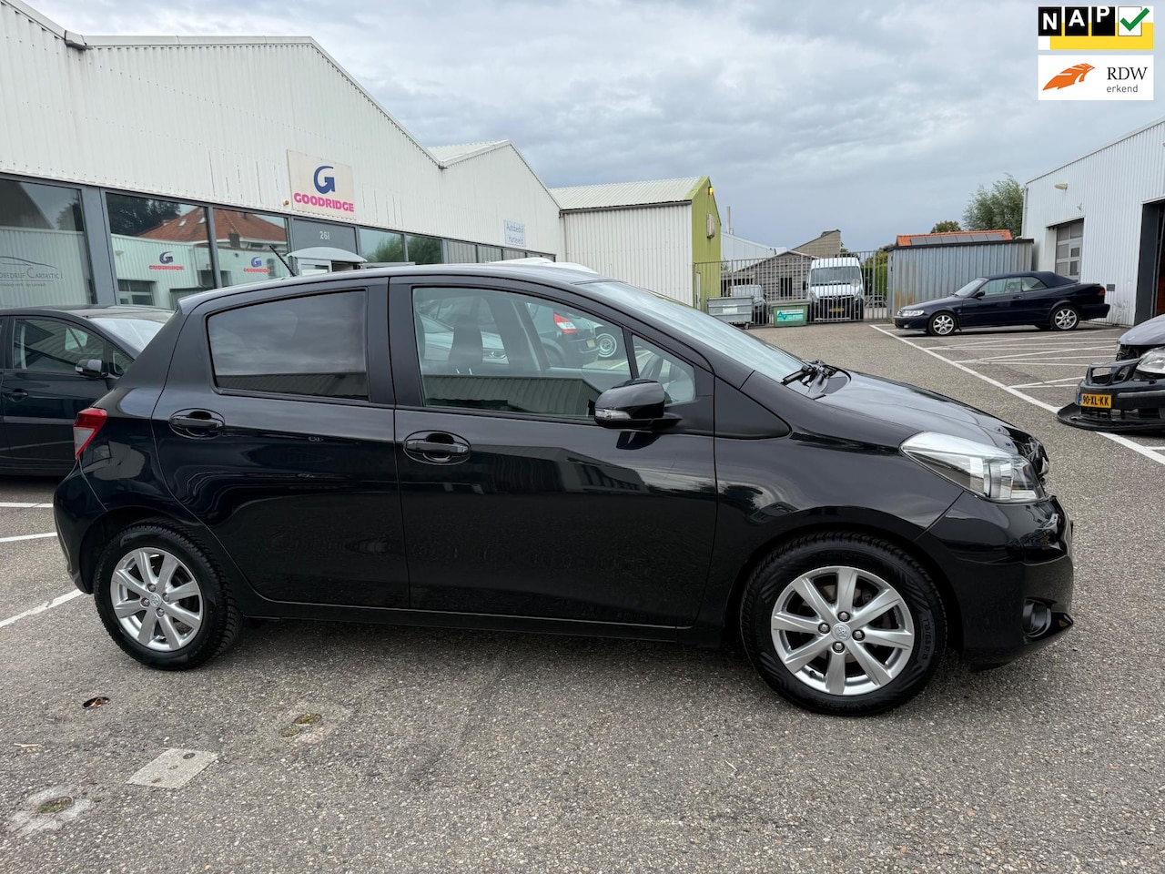 Toyota Yaris - 1.3 VVT-i Aspiration NAVI | AIRCO | CAMERA | ONDERHOUDS HISTORIE | APK | - AutoWereld.nl