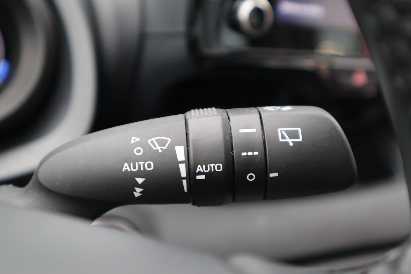 Toyota Yaris - 1.5 HYBRID DYNAMIC LED-PAKKET 16"LM-VELGEN CAMERA AD-CRUISE ALL-SEASON KEYLESS NL-AUTO - AutoWereld.nl