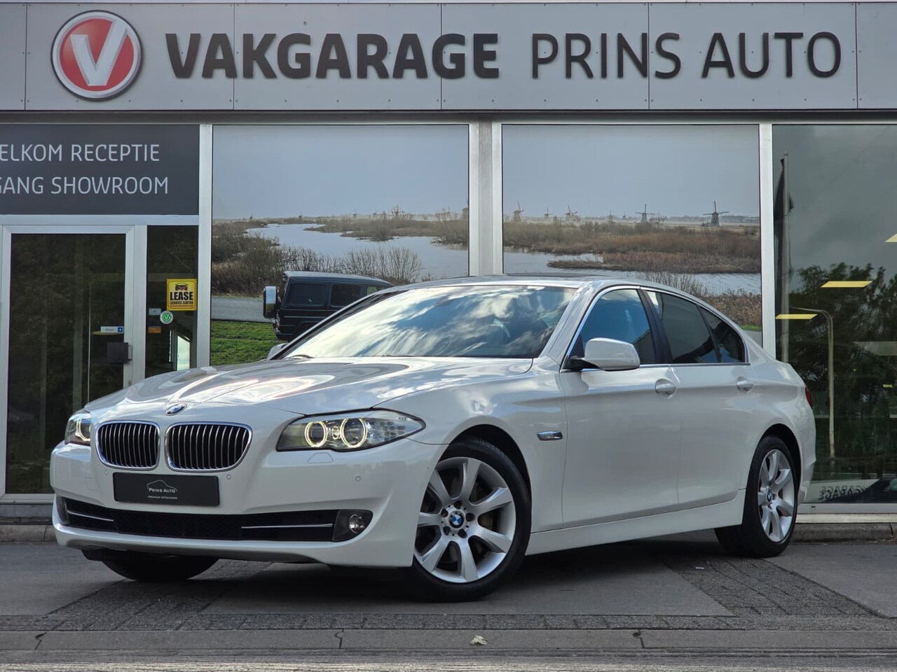 BMW 5-serie - 528i Upgrade Edition |PANO|NAVI|SPORTSTOELEN|VOLL. ONDERHOUD|ORG.NL|NAP 3544 - AutoWereld.nl