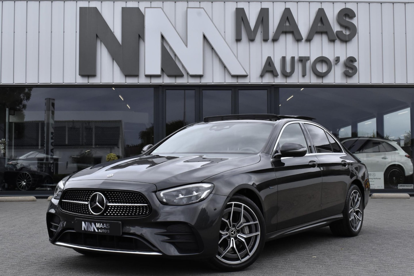 Mercedes-Benz E-klasse - 300 e AMG Line Pano BTW - AutoWereld.nl