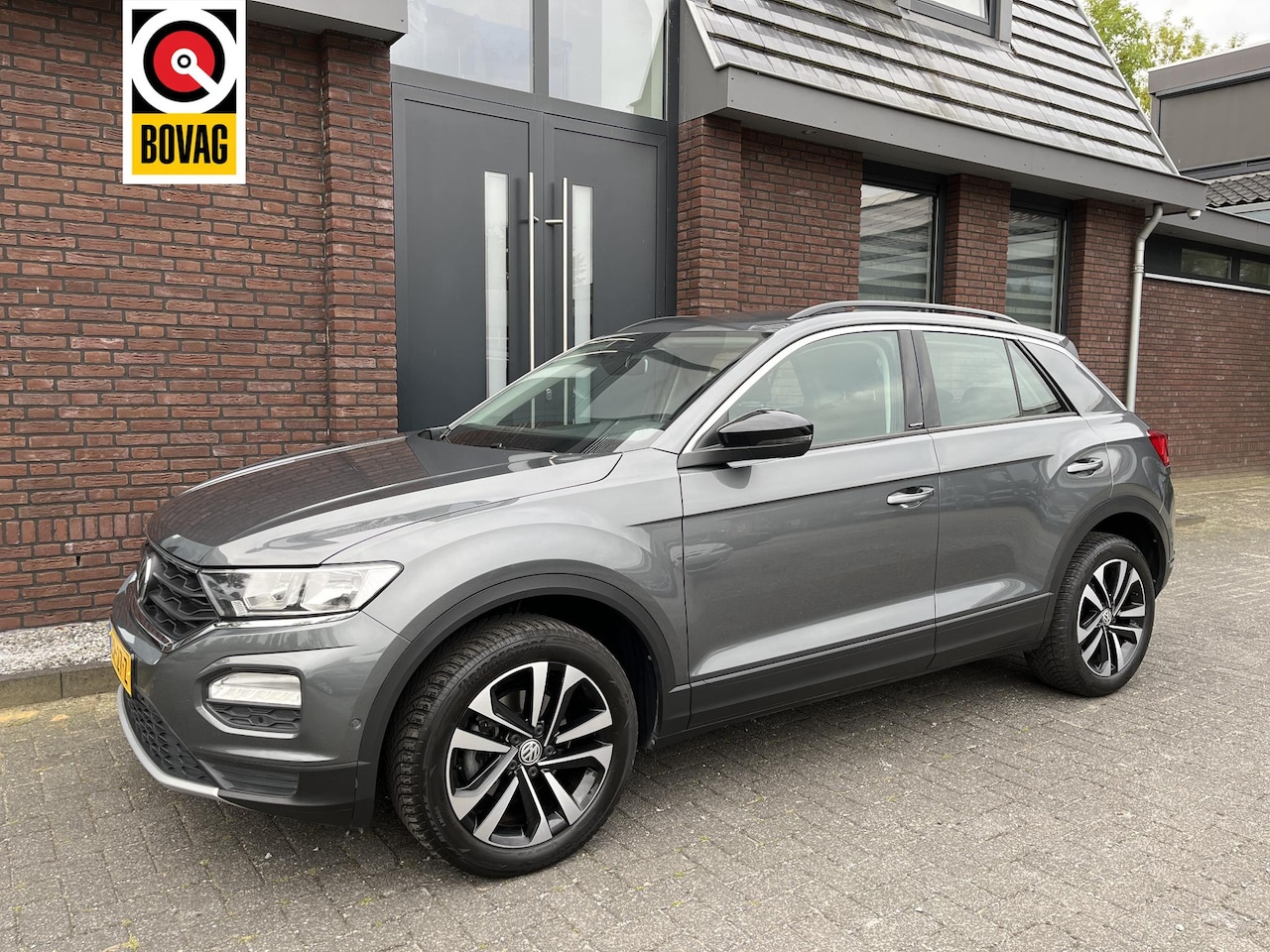 Volkswagen T-Roc - 1.5 TSI IQ DRIVE ADAPTIVE CRUISE CONTROL | NAV | CAMERA | APPLE/ANDROID CARPLAY - AutoWereld.nl