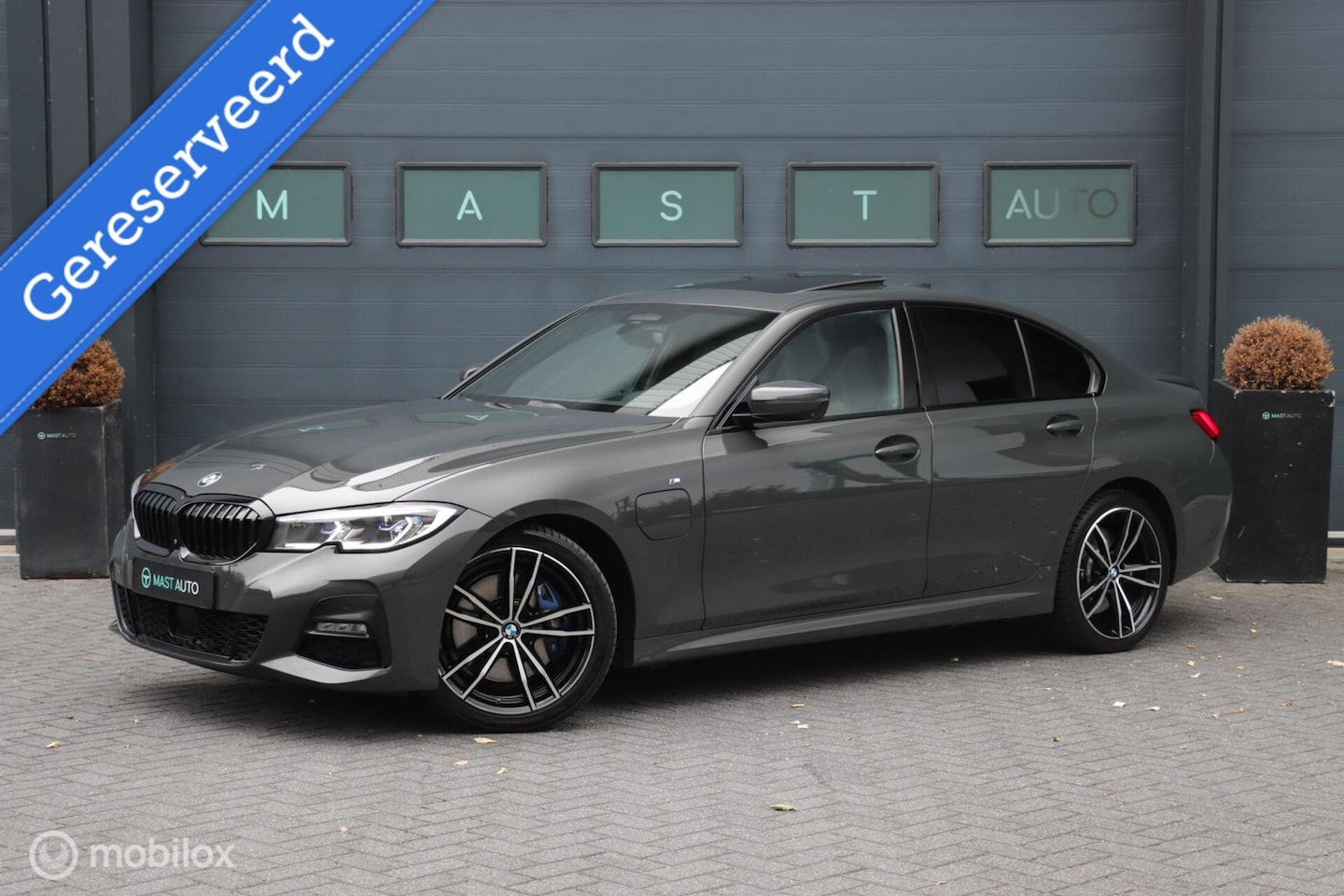 BMW 3-serie - 330e M-Sport|Individual|Laser|ACC|Pano|HUD|H&K|360| - AutoWereld.nl