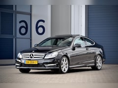 Mercedes-Benz C-klasse Coupé - 180 AMG Styling / Panoramadak / Leder / NL Auto / Zeer Netjes