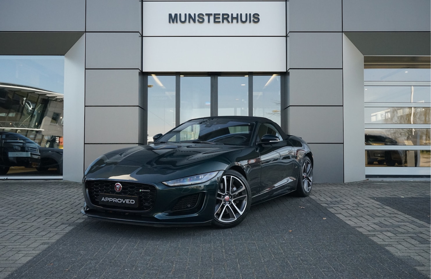 Jaguar F-type - P300 RWD R-Dynamic | Origineel NL | Stoel Verwarming & Ventilatie | British Racing Green | - AutoWereld.nl