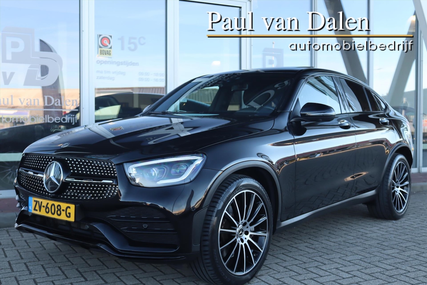 Mercedes-Benz GLC-klasse Coupé - 200 4MATIC AMG | Facelift | Schuifdak | Burmester | Head Up | Sfeer | 20 Inch | Leer | 360 - AutoWereld.nl