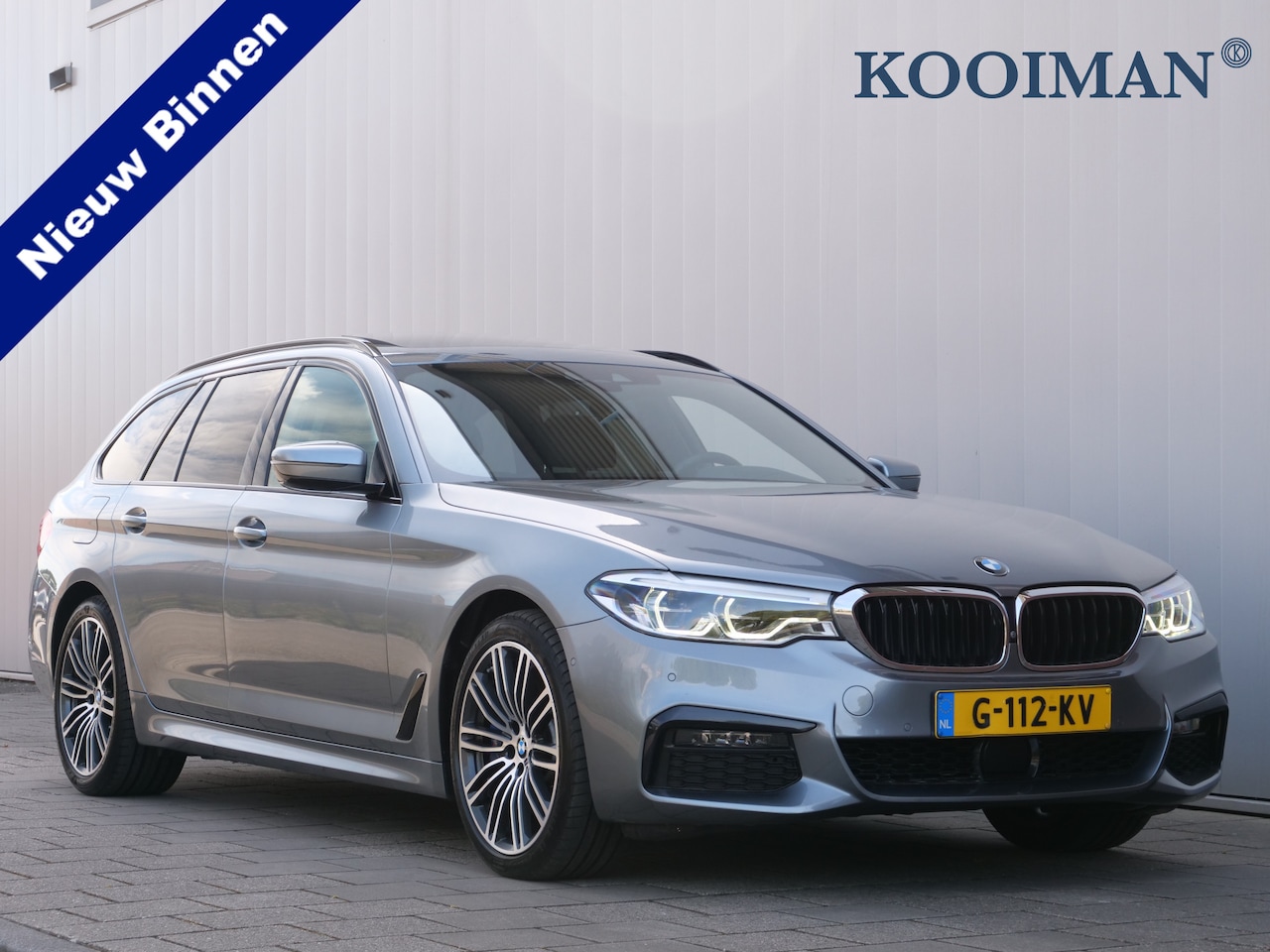 BMW 5-serie Touring - 540i xDrive High Executive 340 Pk Automaat Navi / Leder / Schuifdak / Trekhaak / Airco ach - AutoWereld.nl