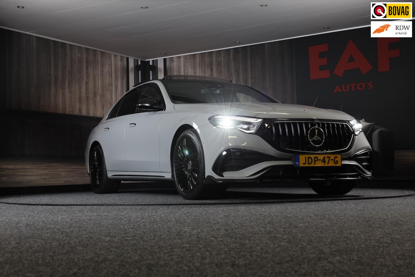 Mercedes-Benz E-klasse - 400 e 4MATIC AMG 53 Look / Hyperscreen / Massage / Burmester 4D / Head Up / 360 Camera / L - AutoWereld.nl
