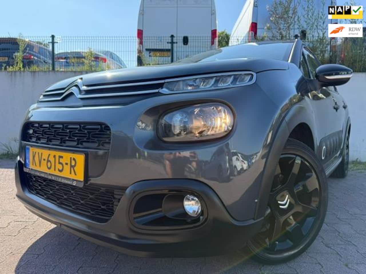 Citroën C3 - 1.2 PureTech Shine/NAVI/CAR PLAY/PRIVACY GLASS/PDC/ZEER NETTE AUTO/ - AutoWereld.nl