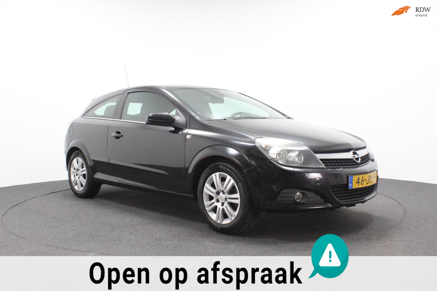 Opel Astra GTC - 1.6 Cosmo | Airco | Lederen bekleding | Sportvelgen | Nieuwe APK - AutoWereld.nl