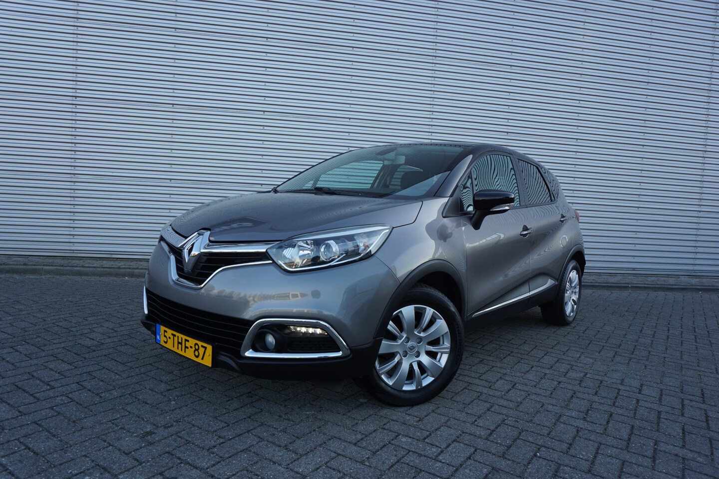 Renault Captur - 0.9 TCe Dynamique Airco / Navi / Parkeers. / Lm velgen / Trekhaak / NAP - AutoWereld.nl