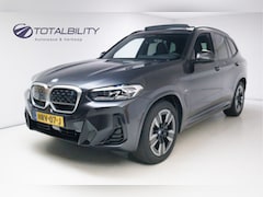 BMW iX3 - M-Sport Shadowline 80 kWh 286 PK | Pano | Leer | Elect. stoelen best. met geh. | Camera |