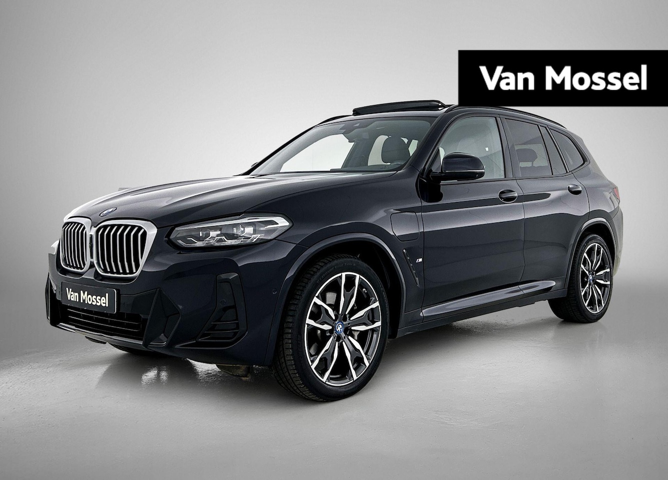BMW X3 - 30e Xdrive High Executive M- Sport | PANORAMADAK | 360 CAMERA | NAVIGATIE | VOORSTOELEN EL - AutoWereld.nl
