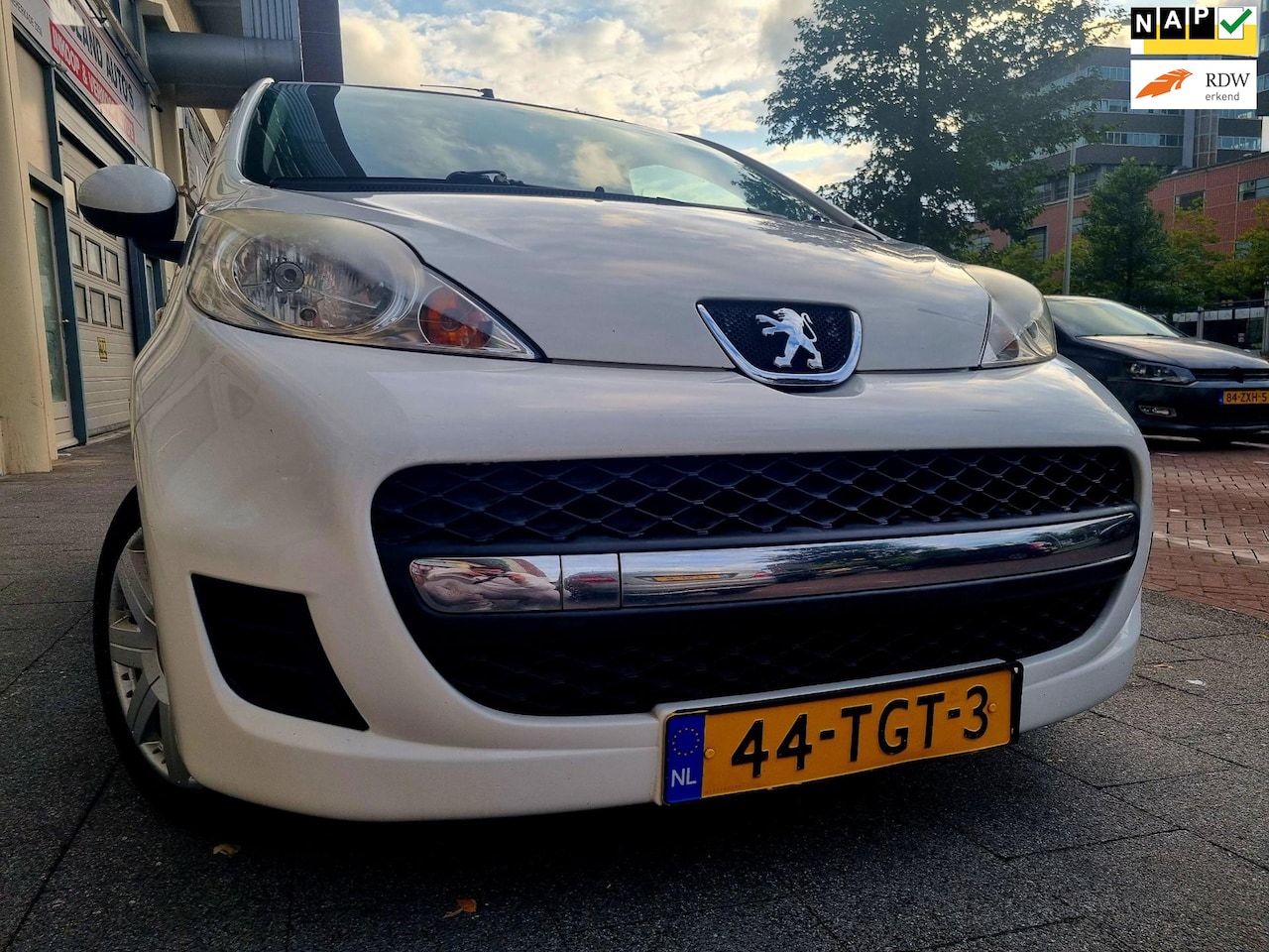 Peugeot 107 - 1.0-12V XS 5drs Airco ElecRam - AutoWereld.nl