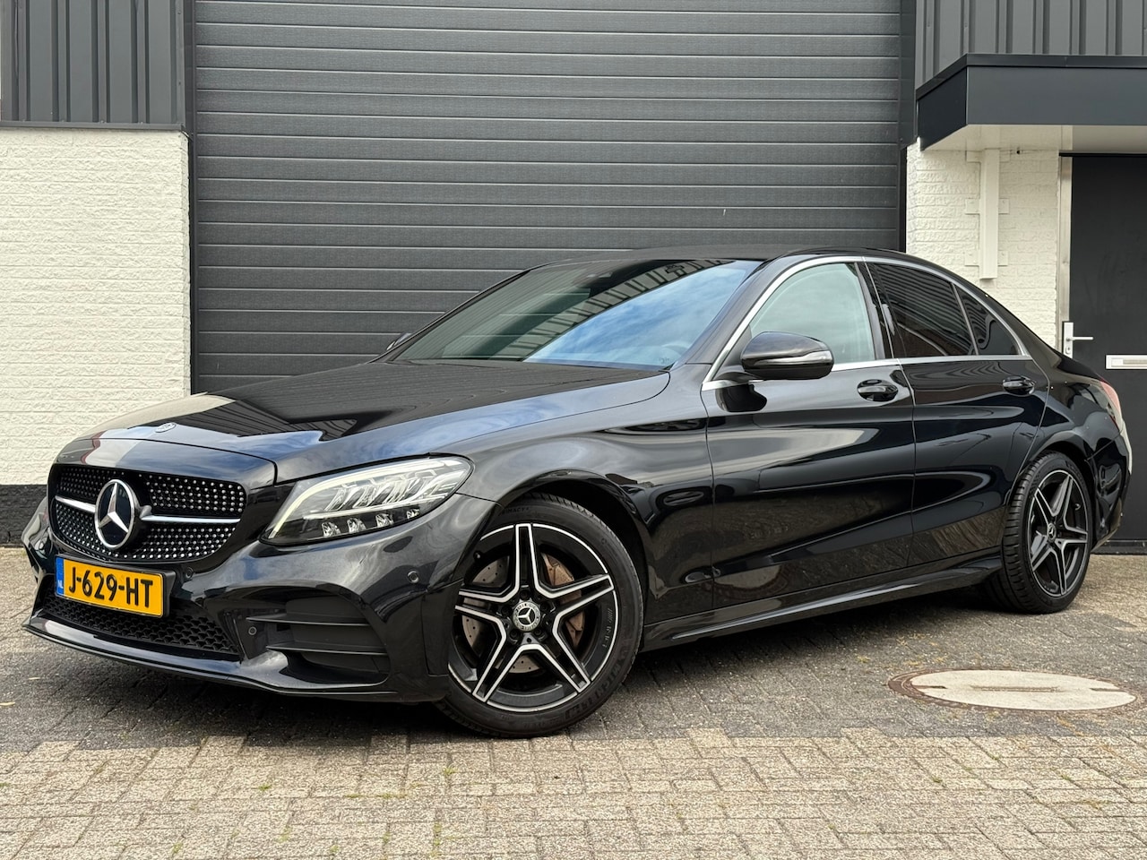 Mercedes-Benz C-klasse - 180 Premium Pack AMG|Automaat|ACC|Camera|LED|Facelift - AutoWereld.nl