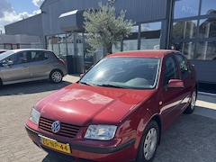 Volkswagen Bora - 1.6 Trendline