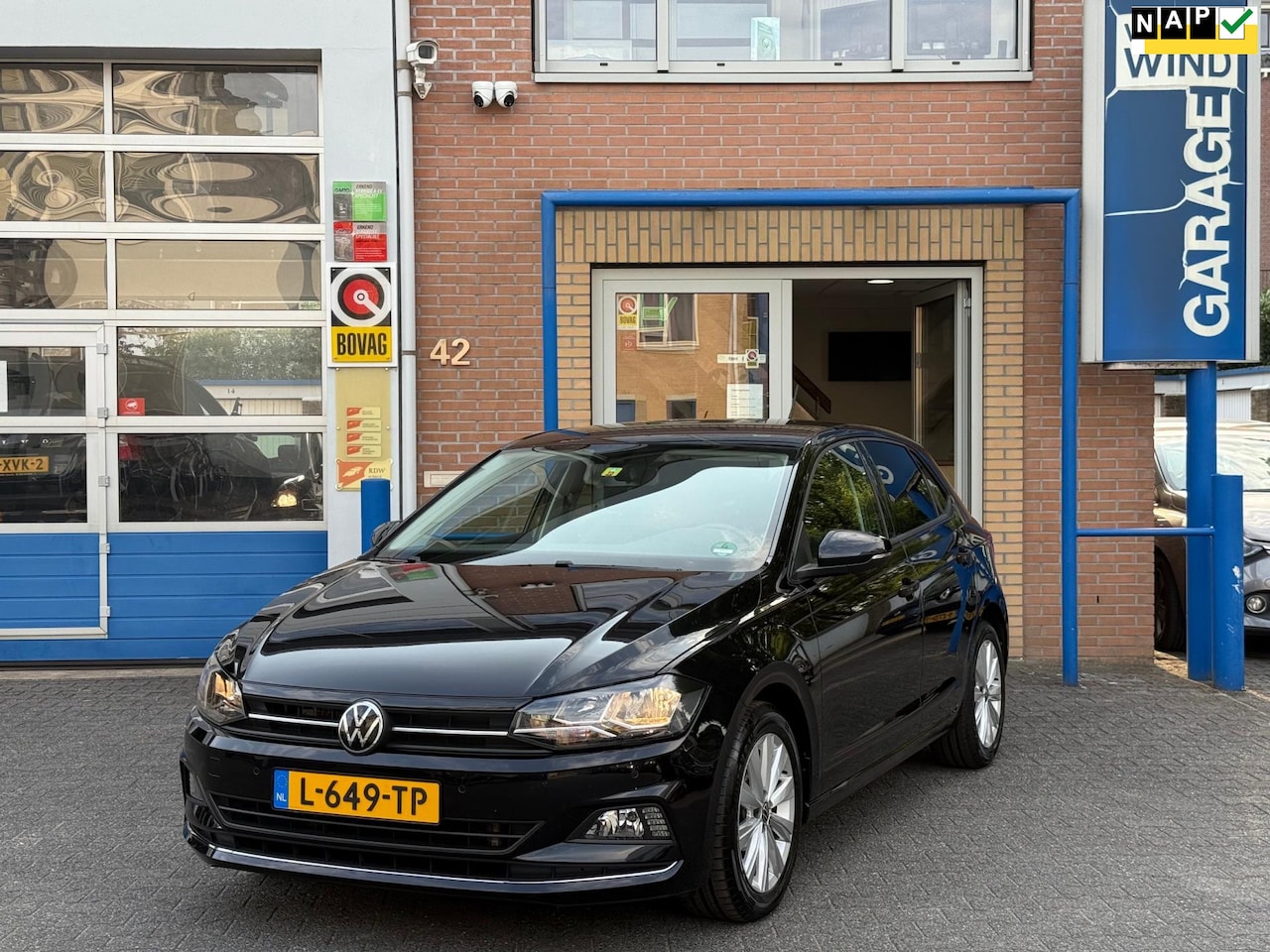Volkswagen Polo - 1.0 TSI Highline | Trekhaak | Climate-Control | Park. Sens. V+A | Apple Carplay - AutoWereld.nl
