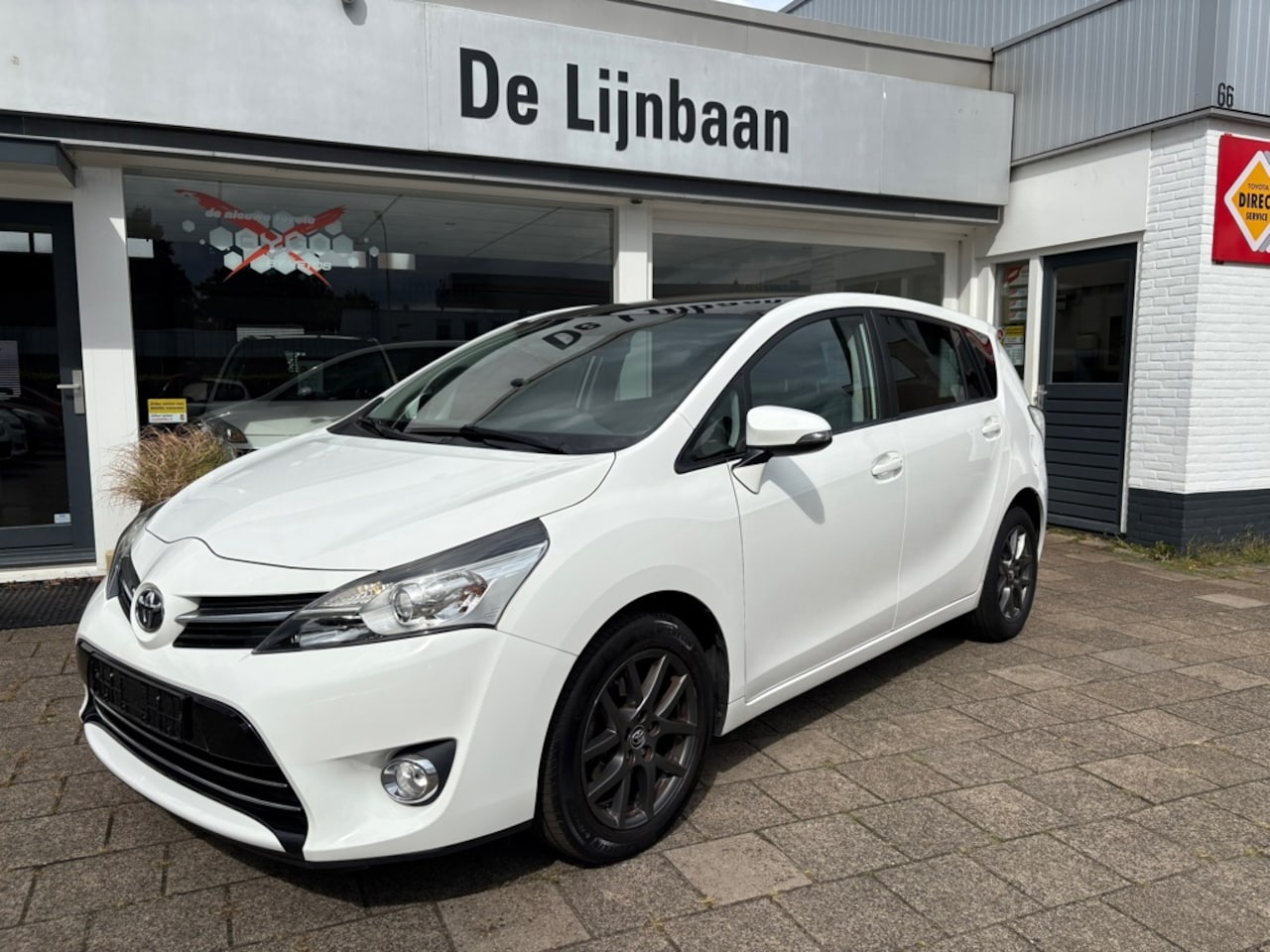 Toyota Verso - 1.8 VVT-i Dynamic Business 1.8 VVT-i Dynamic Business - AutoWereld.nl