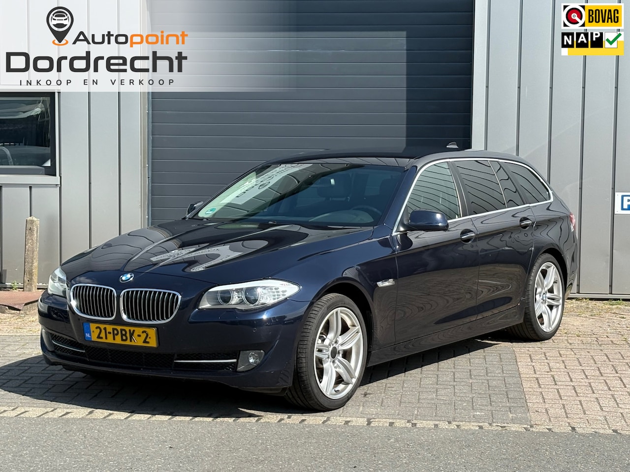 BMW 5-serie Touring - 523i High Executive 3.0 Touring NAP|AUTOMATIC|LED|LEER|NAVI|TREKHAAK| - AutoWereld.nl