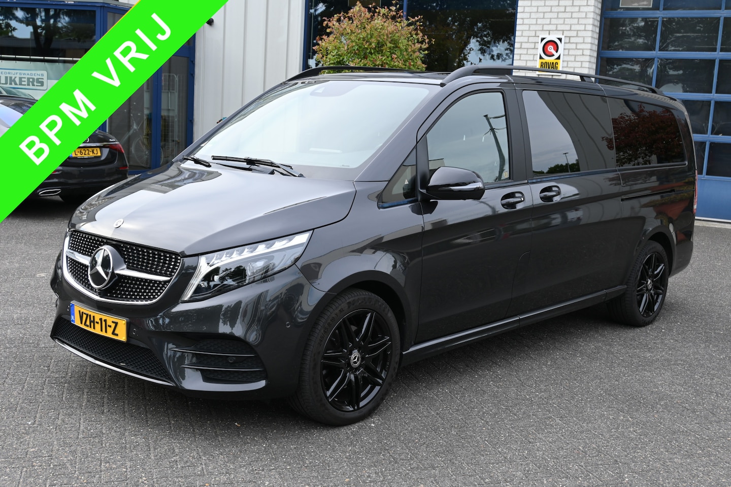 Mercedes-Benz V-klasse - 300d AMG L3 XL DC Avantgarde Edition Burmester, 360 graden Camera, Distronic, Electrische - AutoWereld.nl