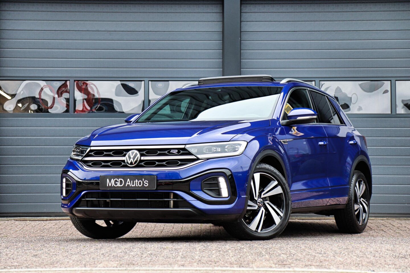 Volkswagen T-Roc - 1.5 TSI 2x R-Line /IQ-LIGHT/PANODAK/CAMERA/CARPLAY/ACC/KEYLESS! - AutoWereld.nl