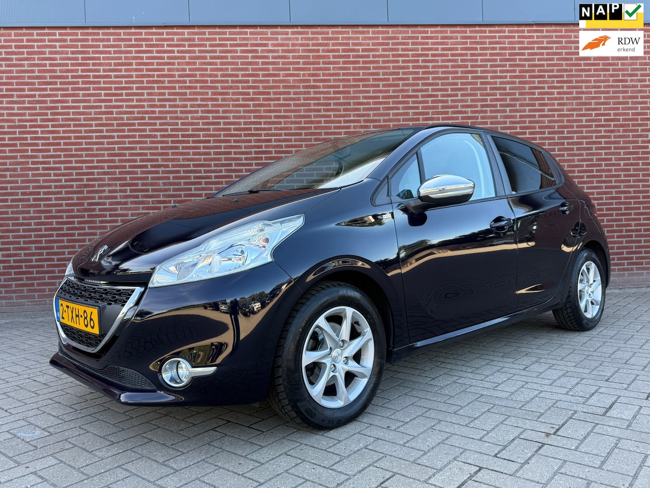 Peugeot 208 - 1.2 VTi Style 5-deurs / Nap / Airco / Cruise / Trekhaak / Navi - AutoWereld.nl