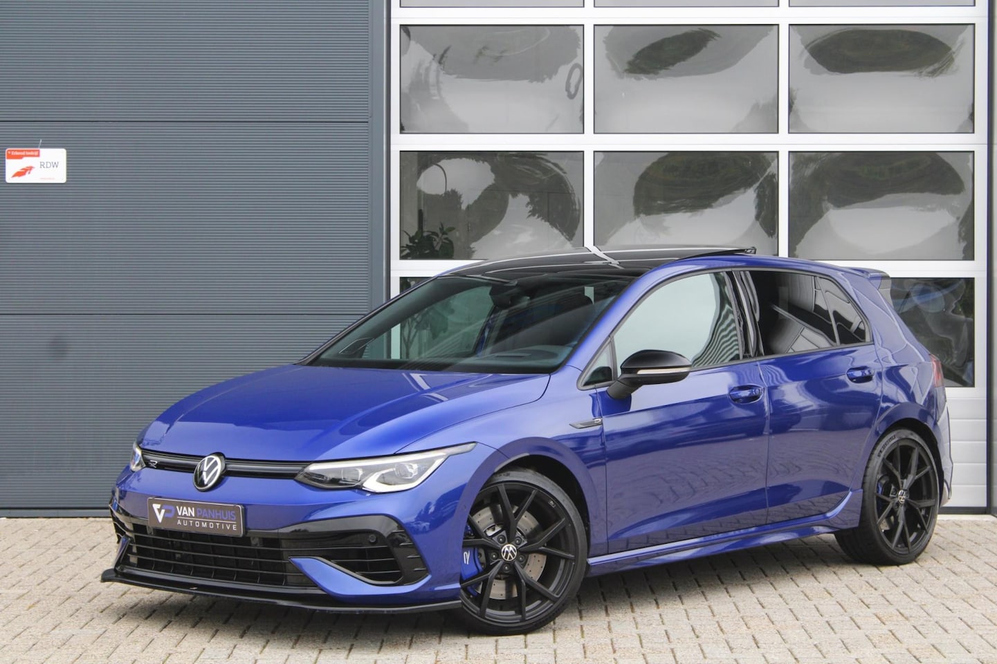 Volkswagen Golf - 8R Performance | Pano | Akra | Leder | HK | HUD | IQ - AutoWereld.nl