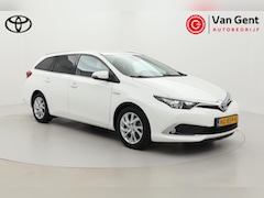 Toyota Auris Touring Sports - 1.8 Hybrid Executive | Navigatie | Stoelverwarming | Parkeersensoren voor/achter | Keyless