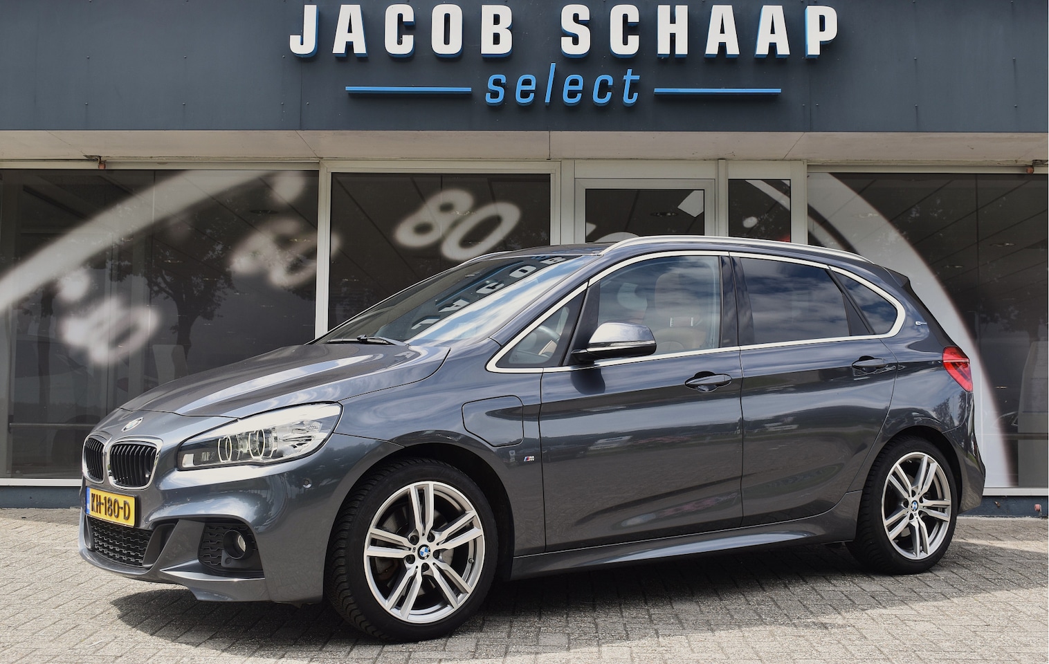 BMW 2-serie Active Tourer - 225xe iPerformance Centennial High Executive M pakket / Hybride / Automaat / Leder / Parke - AutoWereld.nl