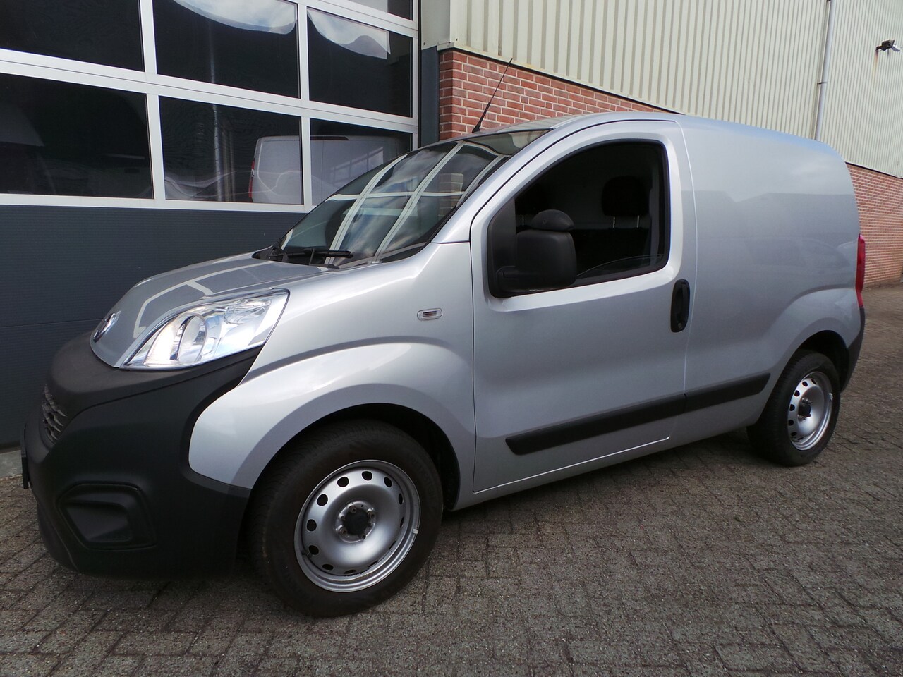 Fiat Fiorino - 1.3 MJ Basis Airco,Navigatie,Schuifdeur - AutoWereld.nl
