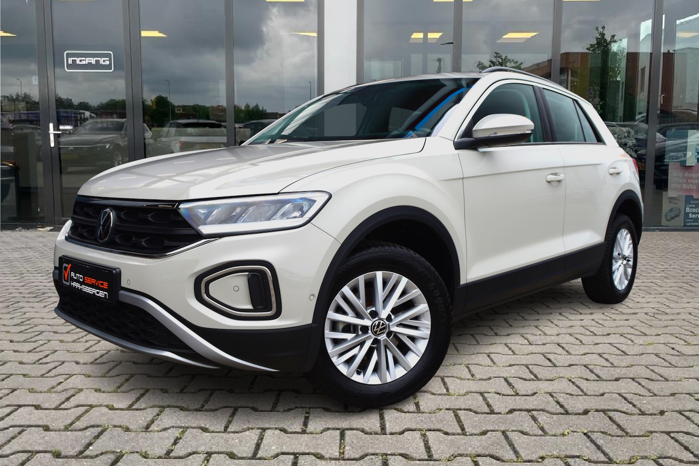 Volkswagen T-Roc - 1.5 TSI Life Business | LED | DAB | Trekhaak | - AutoWereld.nl
