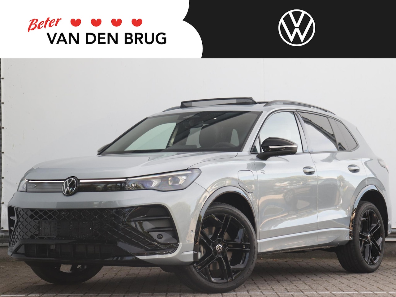 Volkswagen Tiguan - 1.5 eTSI R-Line Edition | Trekhaak | Leder | Panoramdak | Head-up | HD-Matrix LED | - AutoWereld.nl