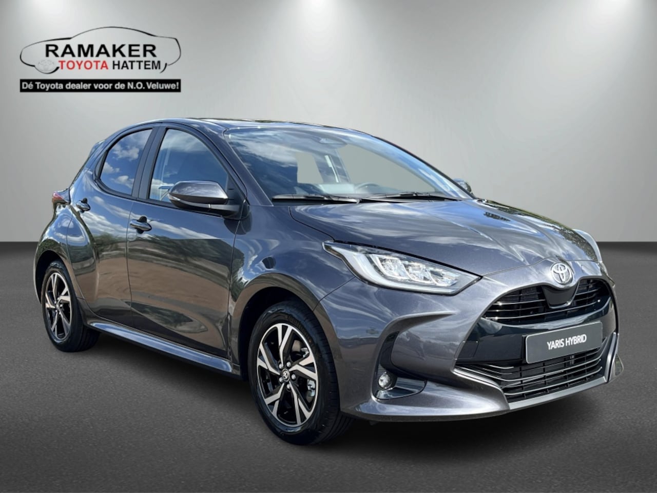 Toyota Yaris - 1.5 Hybrid Dynamic 130 pk + Stoel en Stuur verwarming. - AutoWereld.nl