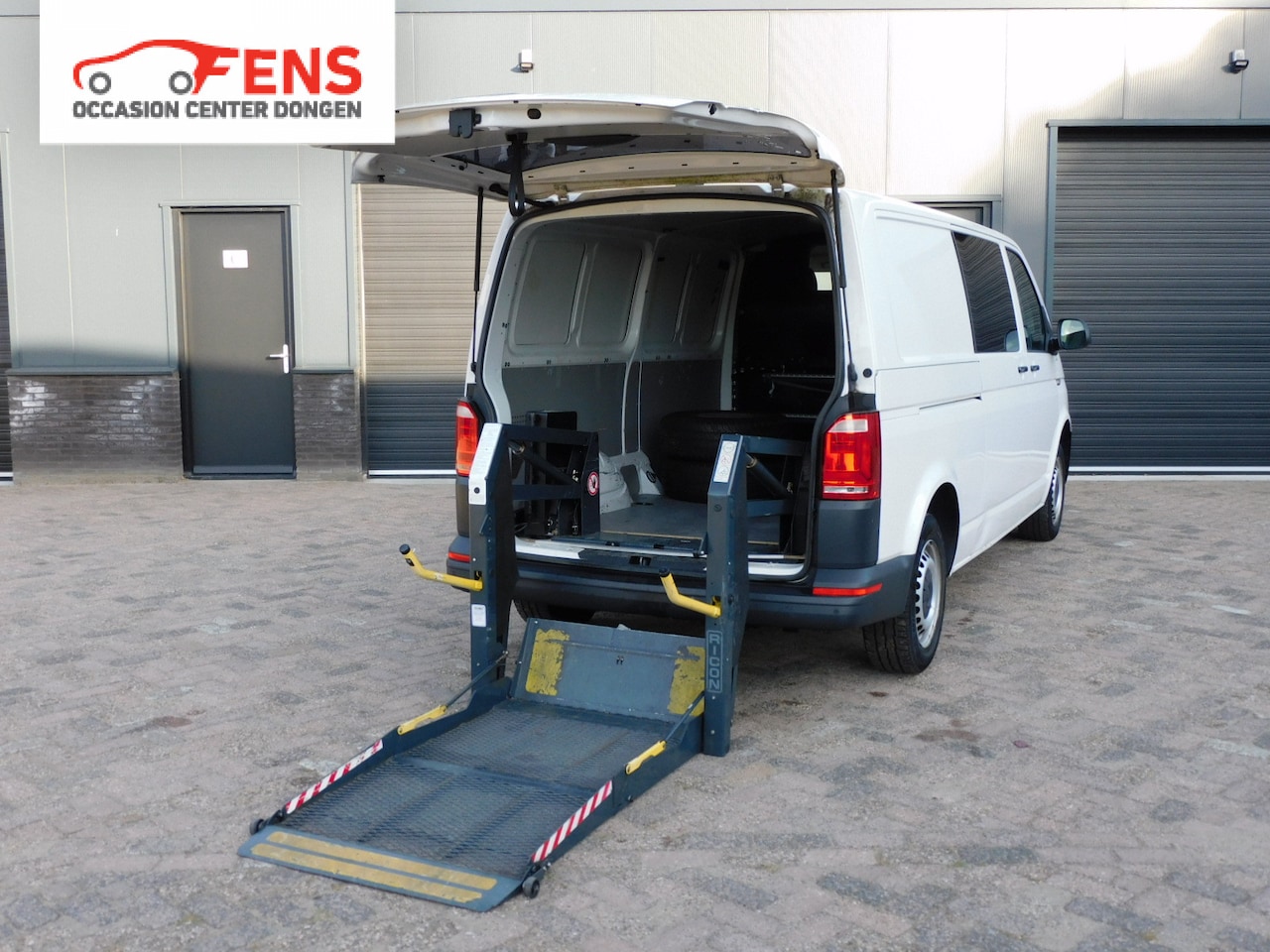 Volkswagen Transporter - 2.0 TDI L2H1 Highline ROLSTOELBUS ROLSTOELLIFT! FULLMAP NAVI! STOELVERWARMING! BLUETOOTH! - AutoWereld.nl